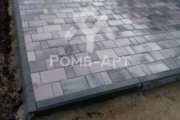 Правильный выбор материала для укладки обеспечит долговечность и эстетичный вид покрытия.